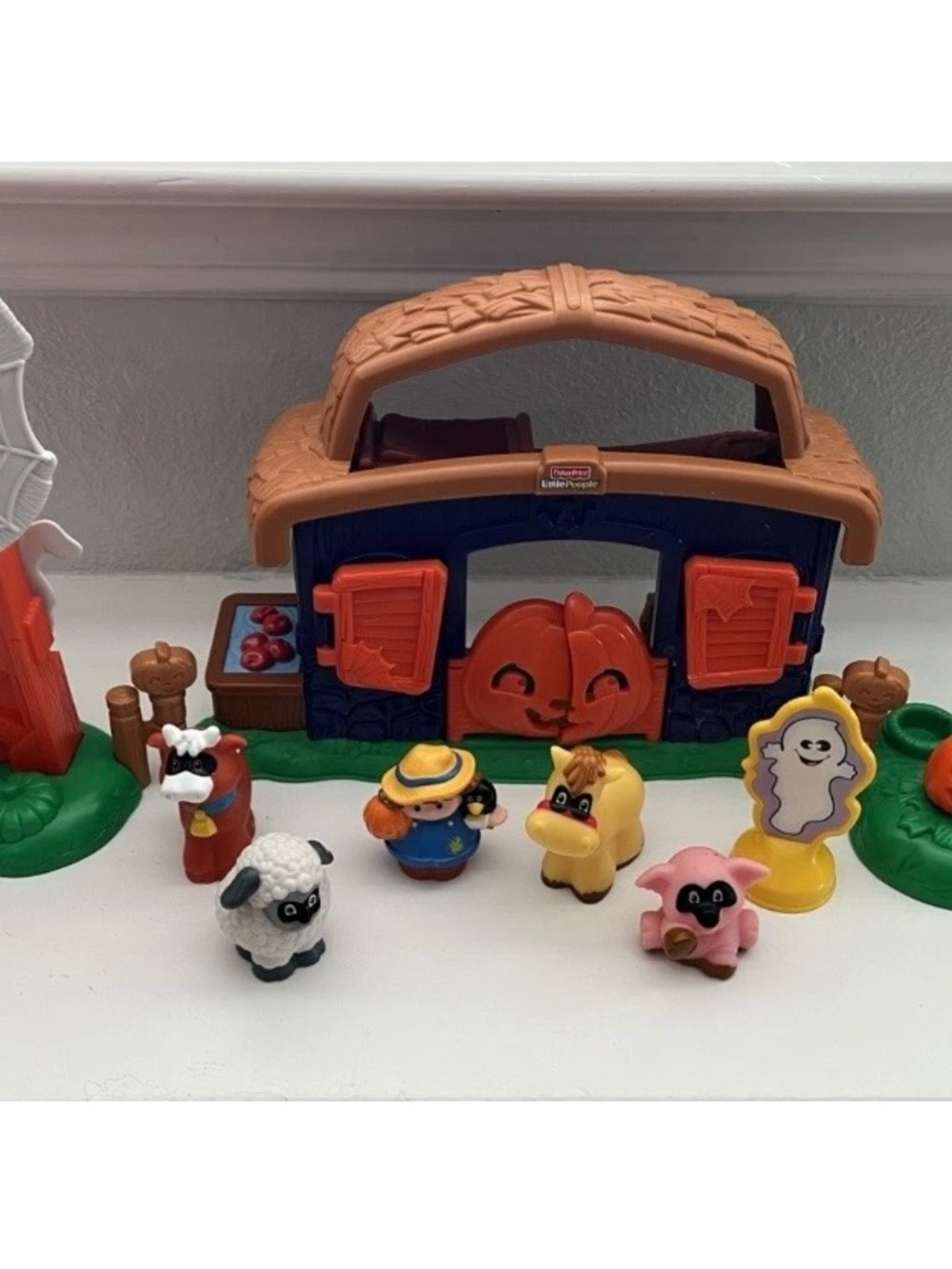 Fisher Price Little People Halloween barn play set- rare complete, working!